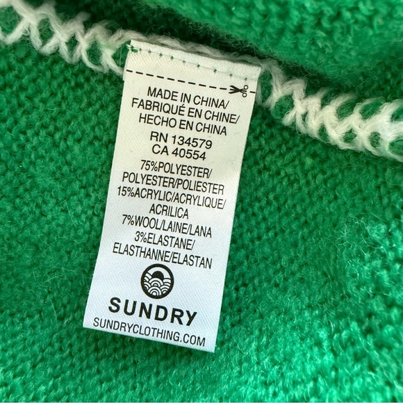 Revolve Sundry Oversized Sweater in Emerald & Eggshell - Picture 13 of 14